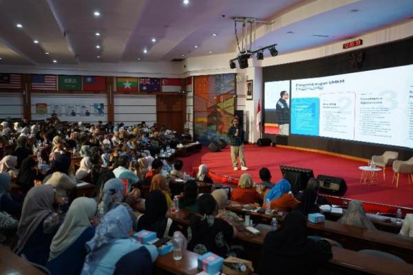 Pelatihan dan pendampingan merupakan strategi utama untuk memperkuat fondasi UMKM