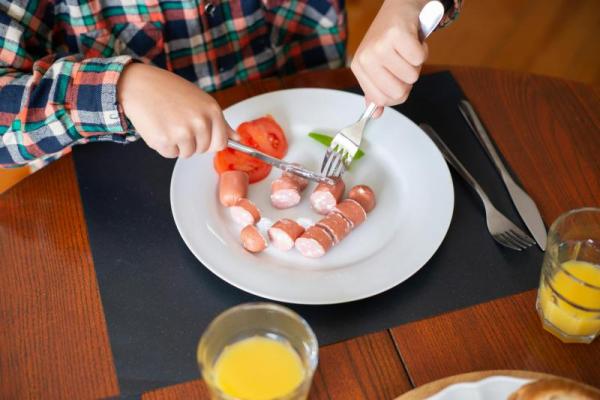 Studi: Konsumsi Protein Berlebih Tanpa Olahraga Berpotensi Percepat Penuaan