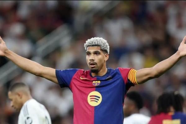 Barcelona mengalami krisis bek tengah menjelang laga tunda melawan Osasuna, yang akan berlangsung pekan depan. Inigo Martinez, Pau Cubarsi, Ronald Araujo, dan Andreas Christensen berpeluang absen