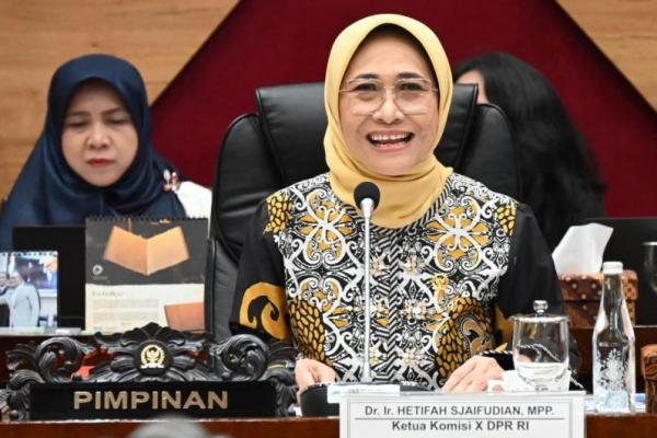 RUU Sisdiknas dan pembentukan URI merupakan dua proses kebijakan yang berbeda karena memiliki dasar hukum dan mekanisme penyusunan yang tidak sama.