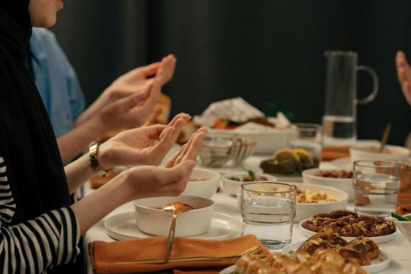 Ini 6 Manfaat Hebat Makan Bersama Keluarga bagi Perkembangan Anak