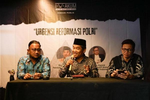 Menurut Ray Ramgkuti, Listyo Sigit sangat terampil dalam memainkan isu politik