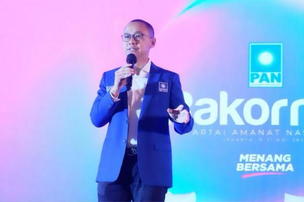 Jadi kita berpegang pada hasil keputusan yang sudah ditetapkan oleh KPU RI yang kemudian dilaksanakan oleh MPR dalam bentuk pelantikan daripada presiden-wakil presiden.