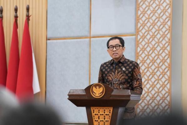 Menurut Faisol, komitmen Presiden Prabowo pada Pasal 33 UUD 1945 tidak bisa ditawar. Sekalipun, Cina menanam saham, namun pemilik saham mayoritas tetap pemerintah.&nbsp;