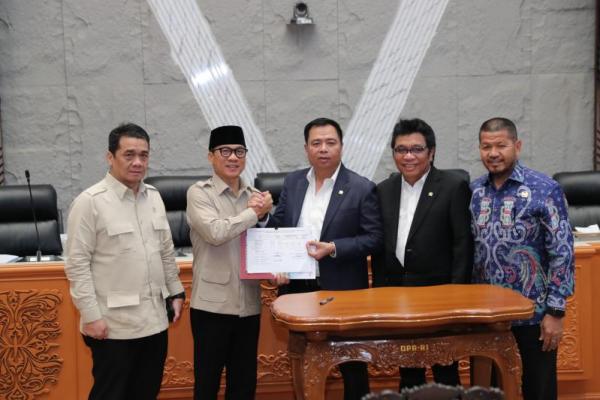 Keputusan penambahan anggaran tersebut merupakan hasil persetujuan jajaran Komisi V DPR RI kepada Kemendes PDT saat rapat kerja di ruang rapat komisi V DPR RI, Senayan, Rabu