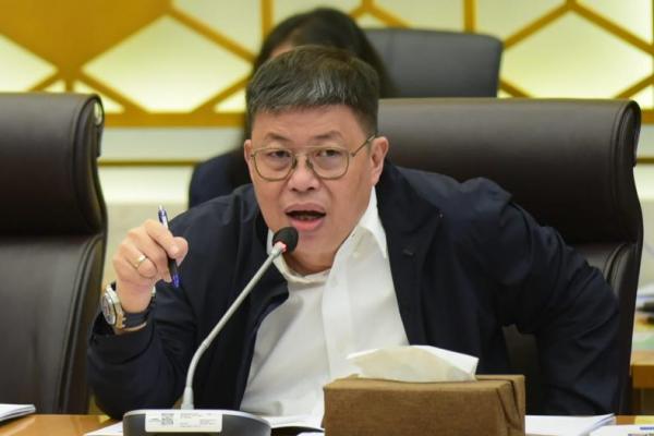 Wakil Ketua Komisi IV DPR RI Alex Indra Lukman meminta BNPB mengoordinasikan pemetaan ancaman dampak El Nino dan musim kemarau panjang.