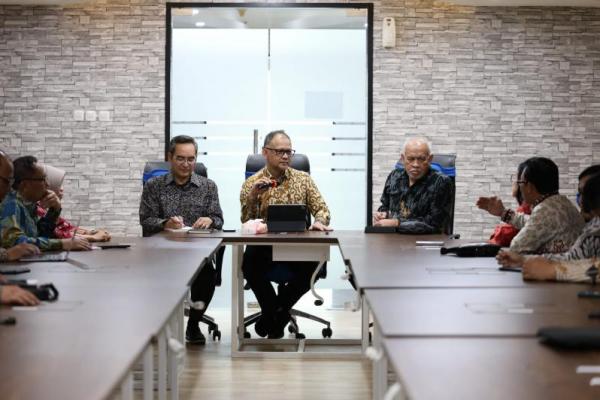 Sebanyak 49 direktur politeknik negeri se-Indonesia mengusulkan kepada pemerintah untuk mempertimbangkan konsep Politeknik University