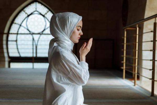 Cara Berdoa dalam Islam: Mulai dari Adab, Bacaan, hingga Waktu Terbaik