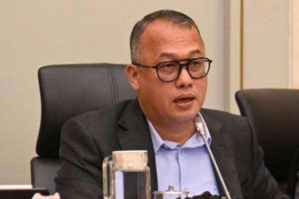 Kami sebenernya mengapresiasi sih langkah Menteri Pertanian yang memang berusaha untuk mencetak sawah kan gitu kan, ya mudah-mudahan kita berdoa semua hasilnya bisa lebih baik, ya seperti di Kalteng di Kapuas kemarin dari target 75 ribu sudah tercapai 63 ribu hektare lahan pertanian yang sudah dikontrak dan bisa dikerjakan.