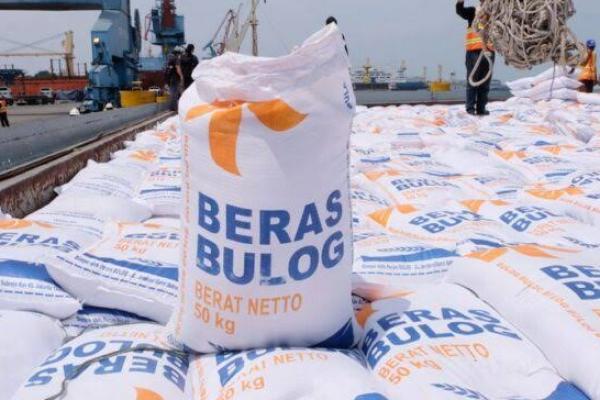 Perum Bulog menegaskan komitmennya menjaga stabilitas harga beras di tengah tren penurunan yang mulai terlihat di sejumlah wilayah