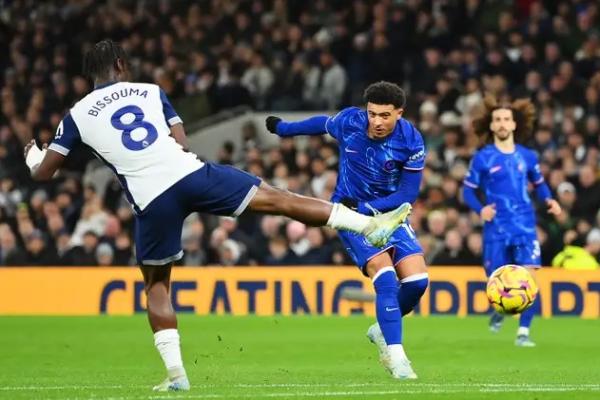 Chelsea diwajibkan membayar denda kepada Manchester United (MU), apabila The Blues memutuskan tidak mengontrak permanen Jadon Sancho