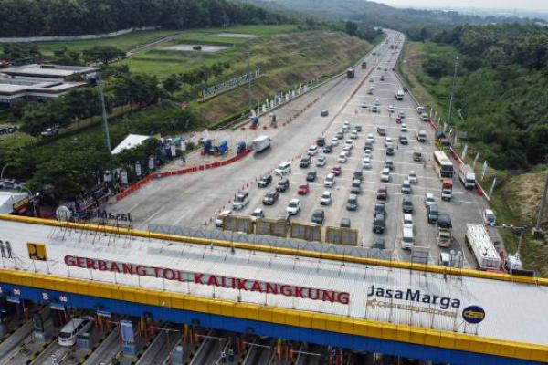 Gubernur Jawa Tengah Ahmad Luthfi menyebutkan setidaknya 1,3 juta kendaraan terpantau masuk ke wilayah Jawa Tengah