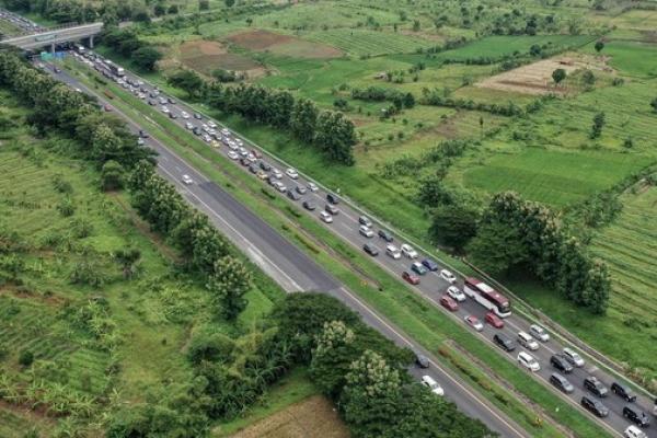 Volume lalu lintas di ruas Tol Surabayaâ€“Mojokerto (Sumo) Jawa Timur meningkat 25,3 persen selama periode lebaran 2026.
