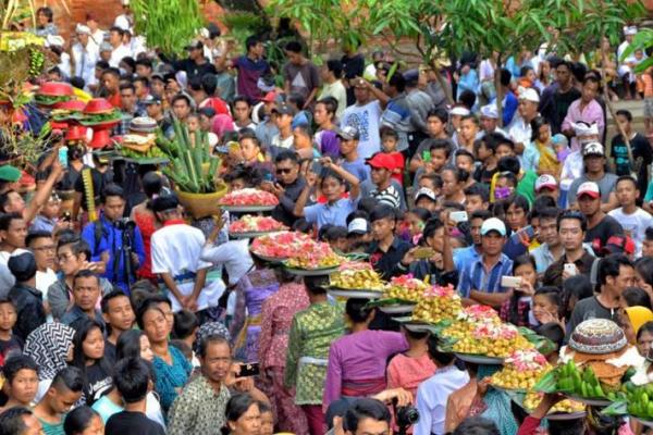 Tradisi Lebaran seakan menjadi sakral, penuh makna, dan tentunya juga beragam. Setiap daerah di Indonesia memiliki ciri khas masing-masing