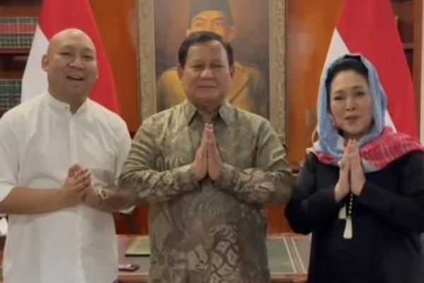 Presiden RI Prabowo Subianto kembali mengunggah video ucapan selamat hari raya Idul Fitri 1446 Hijriah bagi seluruh masyarakat Indonesia.