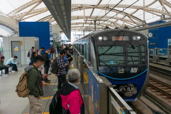 Pada hari Idul Fitri (31 Maret 2025), tercatat sebanyak 28.930 orang menggunakan MRT. Sementara pada H+1 Idul Fitri (1 April 2025), angka tersebut meningkat menjadi 47.176 orang.