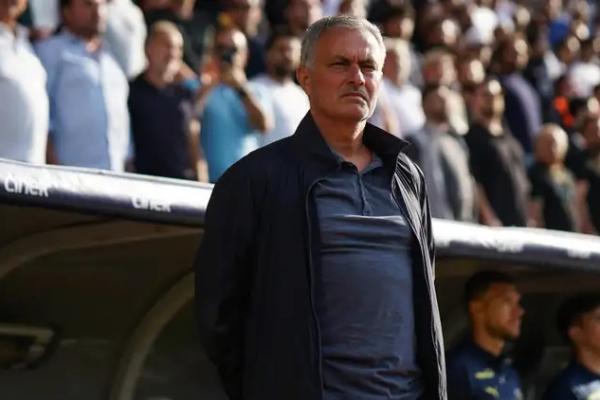 Pelatih Fenerbahce, Jose Mourinho, masuk dalam daftar kandidat pelatih Tim Nasional Brasil.