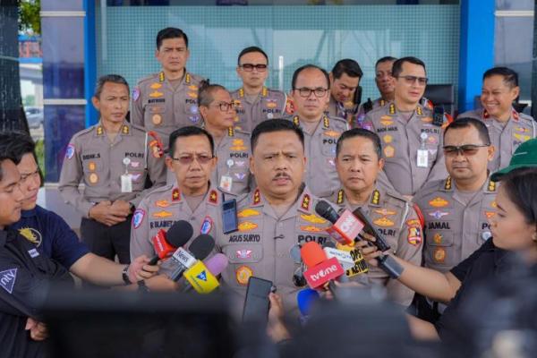 Kami sebagai Kakorlantas kami bekukan untuk sementara pak. Dan kami sekarang ditanya, sampai kapan pembekuannya ini, terus terang kami akan evaluasi.