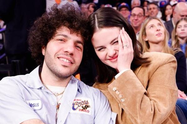 Selena Gomez Ingin Masakan Neneknya untuk Pesta Pernikahan dengan Benny Blanco