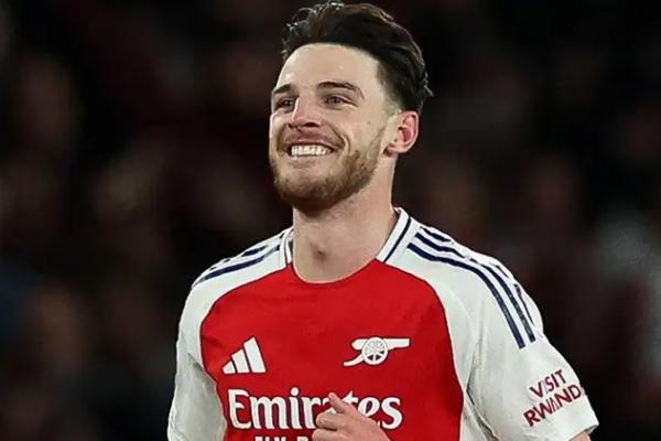 Nama Declan Rice dielu-elukan dalam kemenangan telak Arsenal 3-0 atas Real Madrid di Emirates Stadium.