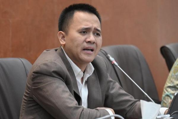 Anggota Komisi VI DPR RI Mufti Anam mengingatkan agar pemerintah tidak menjadi PHP kepada rakyat dalam kebijakan energi terkait harga BBM.