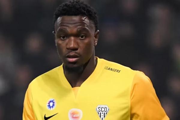 Rencana Manchester United (MU) mendapatkan penjaga gawang Angers, Yahia Fofana, guna menggantikan Andre Onana di bursa musim panas, akan menghadapi persaingan dari Chelsea.
