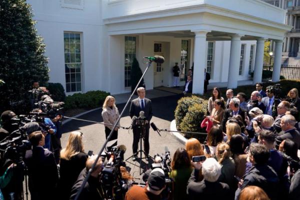 Jeda Tarif 90 Hari, Tim Trump Berupaya Yakinkan Pasar Keuangan