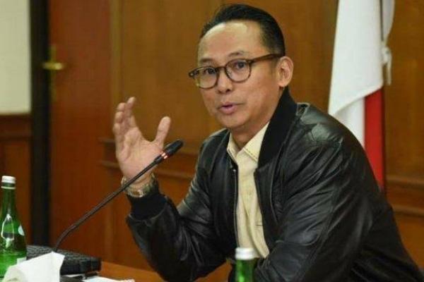 Di balik setiap gambar yang sampai kepada publik, ada kru yang bekerja, menghadapi risiko, dan memiliki keluarga yang menunggu mereka pulang