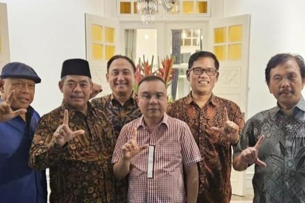 Dasco mampu membangun komunikasi dan mencairkan hubungan dengan pihak-pihak yang selama ini dianggap berseberangan dengan pemerintahan Prabowo Subianto.