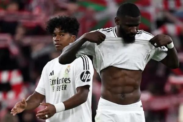 Pelatih Real Madrid, Carlo Ancelotti, tampaknya mulai kesal dengan gaya bermain Endrick, termasuk&nbsp;saat diturunkan&nbsp;dalam pertandingan melawan Getafe, pada Kamis (24/4) dini hari.