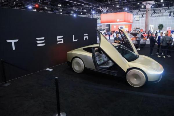 Tesla Tangguhkan Pengiriman Komponen dari China akibat Tarif Trump