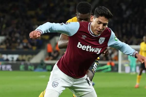 West Ham dikabarkan bakal melepas Edson Alvarez ke bursa transfer musim panas. Gelandang asal Meksiko itu gagal menunjukkan kualitasnya bersama The Hammers.