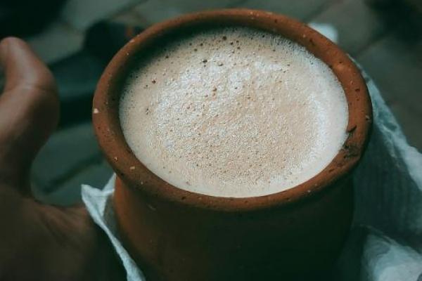 Minuman manis telah menjadi bagian dari gaya hidup modern. Teh kemasan, kopi susu, soda, hingga minuman energi dikonsumsi hampir setiap hari