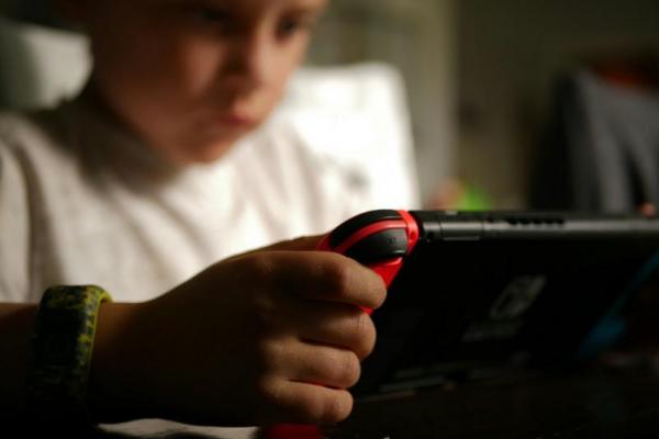Komdigi menegaskan bahwa kebijakan perlindungan anak di ruang digital bukan bertujuan menghambat kreativitas maupun perkembangan teknologi.