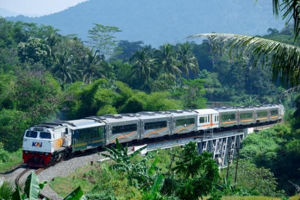 Setiap tanggal 28 September, bangsa Indonesia memperingati Hari Kereta Api Nasional.