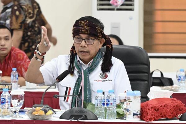 Poin saya adalah bolehkah talent scouting, bolehkah jemput bola mundur jauh ke belakang supaya track record yang bagus-bagus ini bisa kita catat sejak awal