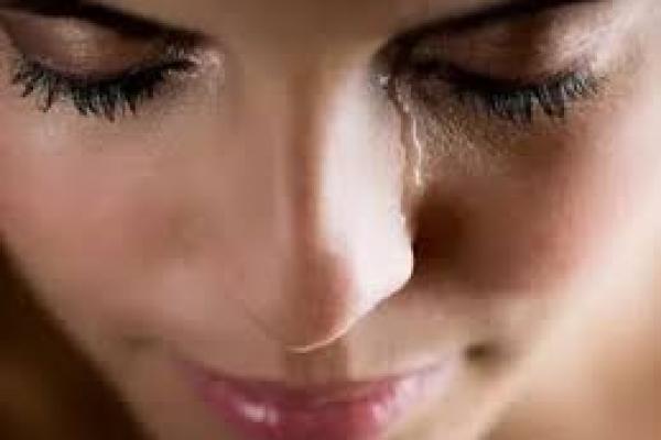 Jangan anggap tangisan wanita sebagai tanda dirinya cengeng, ia&nbsp;sebenarnya mempunyai beban yang sangat berat untuk dipikulnya seorang diri