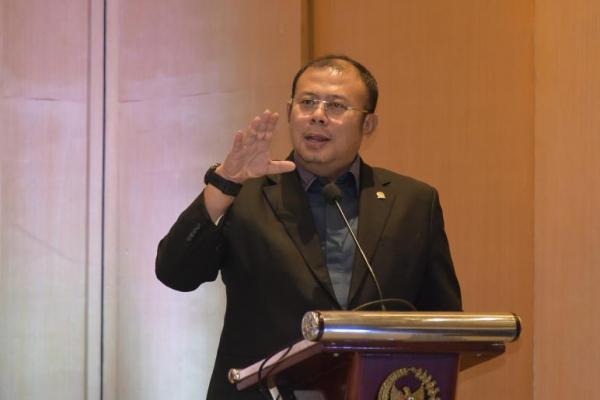 Pimpinan DPR menilai diperlukan aturan teknis yang lebih rinci agar implementasi kebijakan pembagian pendapatan sebesar 92 persen bagi pengemudi Ojol.