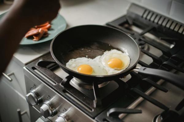 Berikut lima manfaat makan telur untuk kesehatan tubuh.