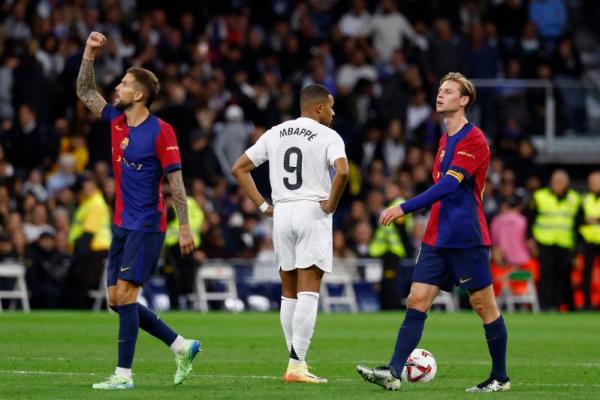 Pertandingan Barcelona vs Real Madrid dalam laga bertajuk El Clasico akan kembali hadir malam ini, Minggu (11/5).