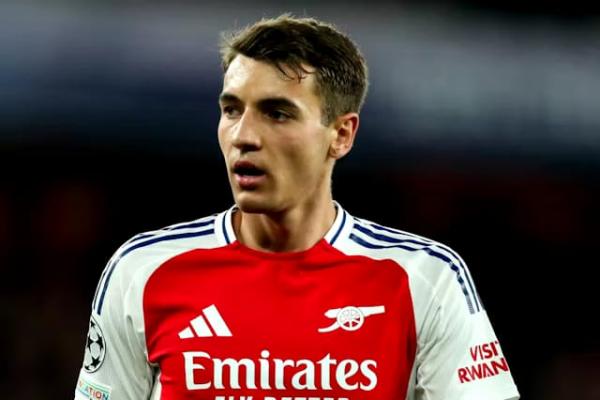 Olympique de Marseille dikabarkan tertarik untuk merekrut bek tengah Arsenal, Jakub Kiwior.