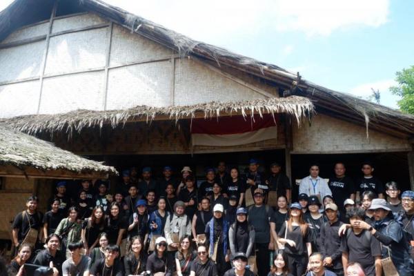 Guna mendukung program Kementerian Pariwisata dalam meningkatkan kunjungan wisatawan lokal dan mancanegara di Indonesia, Germany Brilliant (GB) menghadirkan lima saung kamar mandi di Kampung Baduy, Lebak, Banten.