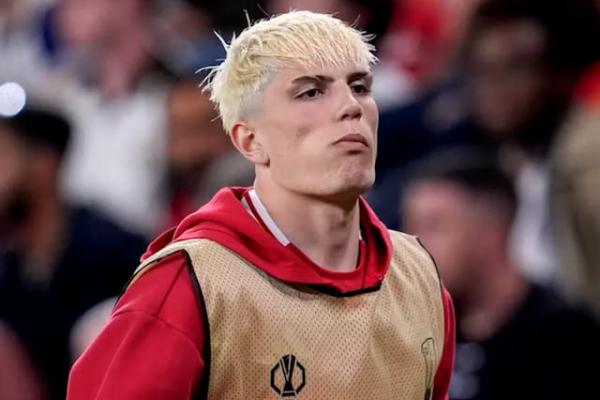 Negosiasi antara Manchester United (MU) dan Chelsea terkait transfer Alejandro Garnacho berjalan lancar dalam 24 jam terakhir.