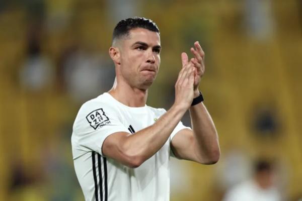 Pukulan telak menghantam Al-Nassr setelah megabintang mereka, Cristiano Ronaldo, dilaporkan harus absen akibat cedera hamstring.