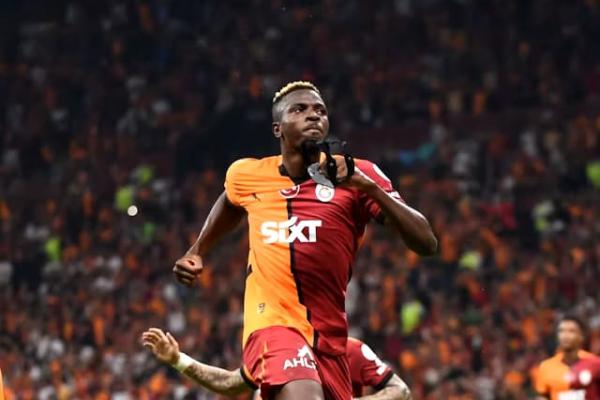 Victor Osimhen dikabarkan tengah berada dalam tahap negosiasi terkait kesepakatan pribadi dengan klub Arab Saudi, Al-Hilal.
