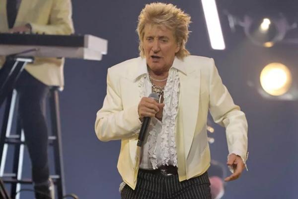 &nbsp;
Kejutan, Lima Anak Rod Stewart Beri Penghargaan&nbsp;Lifetime Achievement Award di AMA 2025