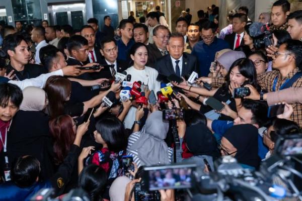 Karenanya saya tadi juga meminta kepada Ketua Umum Kadin untuk memberikan masukan-masukan terkait kebutuhan dari Kadin.