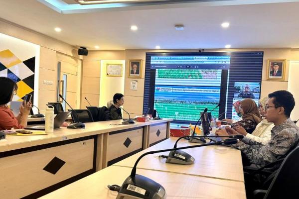 Amran juga mendorong agar proses pelepasan varietas di Indonesia semakin cepat, transparan, dan berpihak kepada petani.