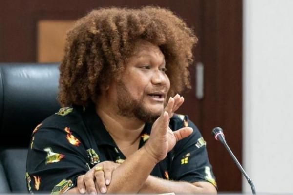 Pelaku harus segera ditangkap dan diproses hukum. Jika ada itikad baik untuk menyerahkan diri, tentu itu langkah yang lebih baik.