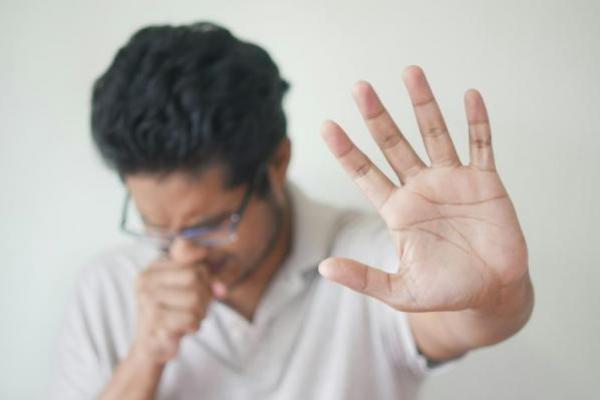 Berikut ini langkah-langkah medis dan alami yang efektif untuk mengencerkan serta mengeluarkan dahak